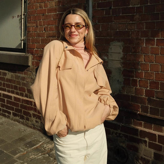 Damen Cropped-Blousonjacke mit überschnittenen Ballonärmeln, Pattentaschen und verdeckter Frontleiste Shop Nory