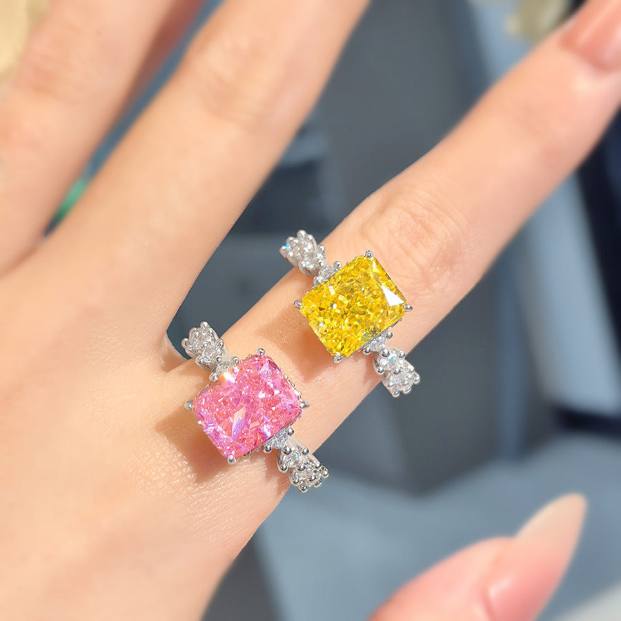Damenring mit quadratischem, facettiertem Edelstein und prächtigen Zirkonia Shop Nory