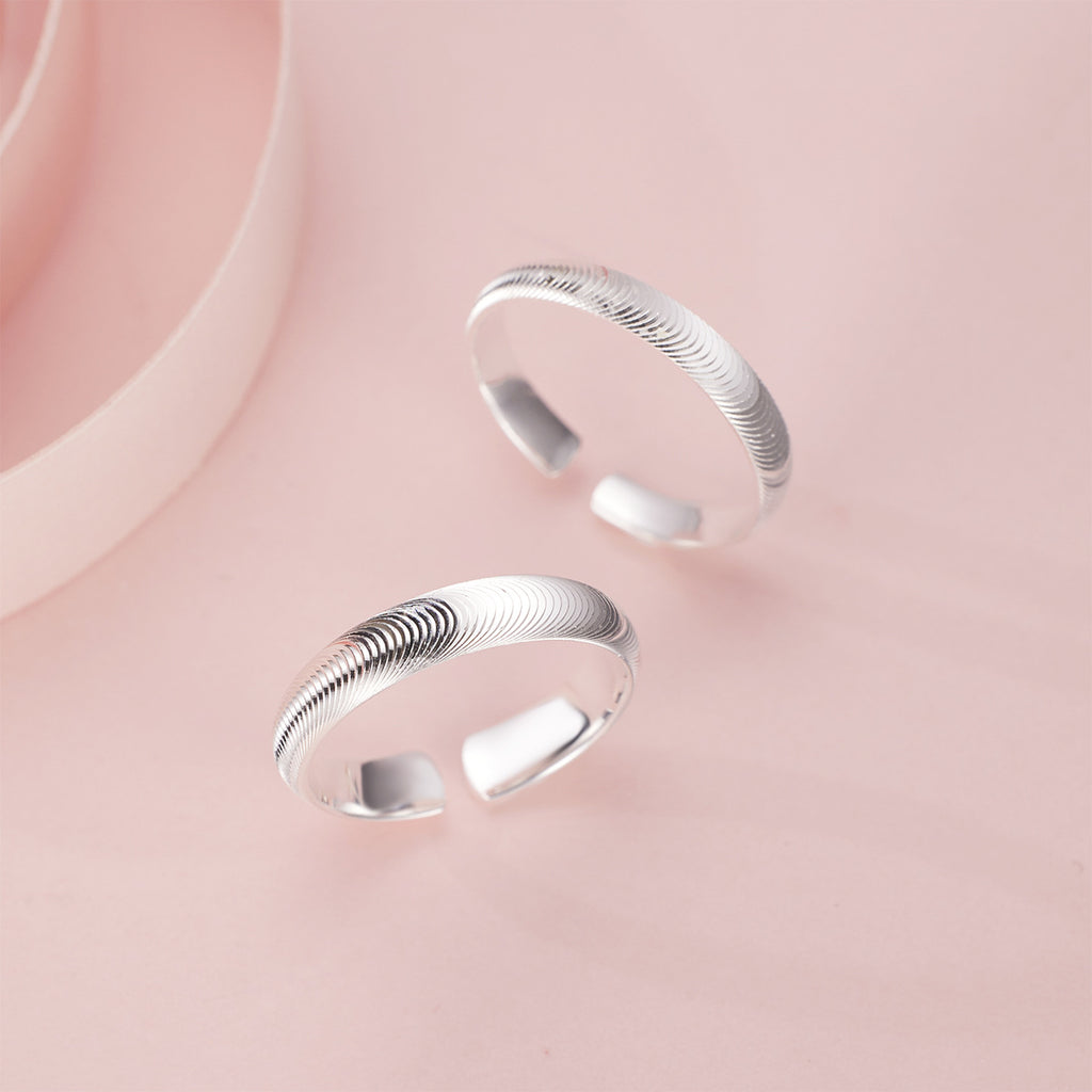Damen Armreif aus hochwertigem Edelstahl mit modernem Wellendesign Shop Nory