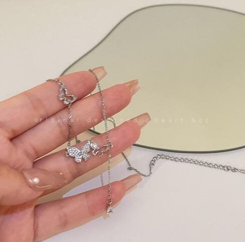 Damen Halskette mit filigranen Schmetterlingsanhängern und hochwertiger Verarbeitung Shop Nory