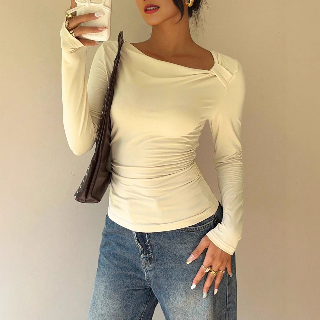 Damen Enganliegendes Langarmshirt mit asymmetrischem Carmenausschnitt und Seitlicher Raffung Shop Nory