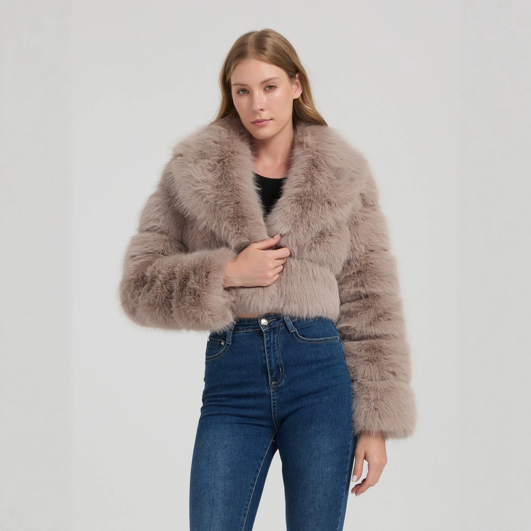 Damen Kurz geschnittene Kunstpelz‑Bolerojacke mit voluminösem Schalkragen Shop Nory