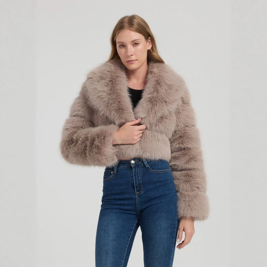 Damen Kurz geschnittene Kunstpelz‑Bolerojacke mit voluminösem Schalkragen Shop Nory