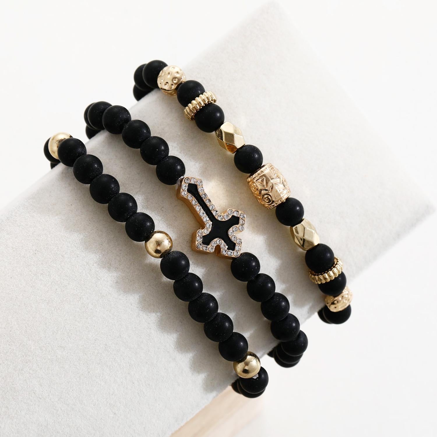 Damen Armreif-Set mit funkelndem Kreuzanhänger und einzigartigen Perlen Shop Nory