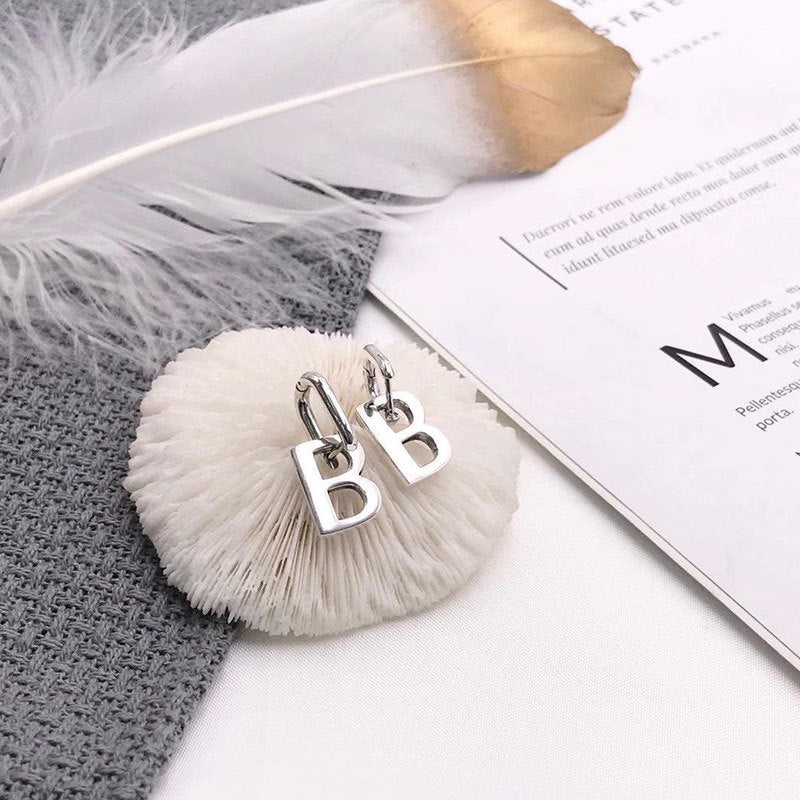 Damen Ohrhängende Buchstaben-Ohrringe Shop Nory