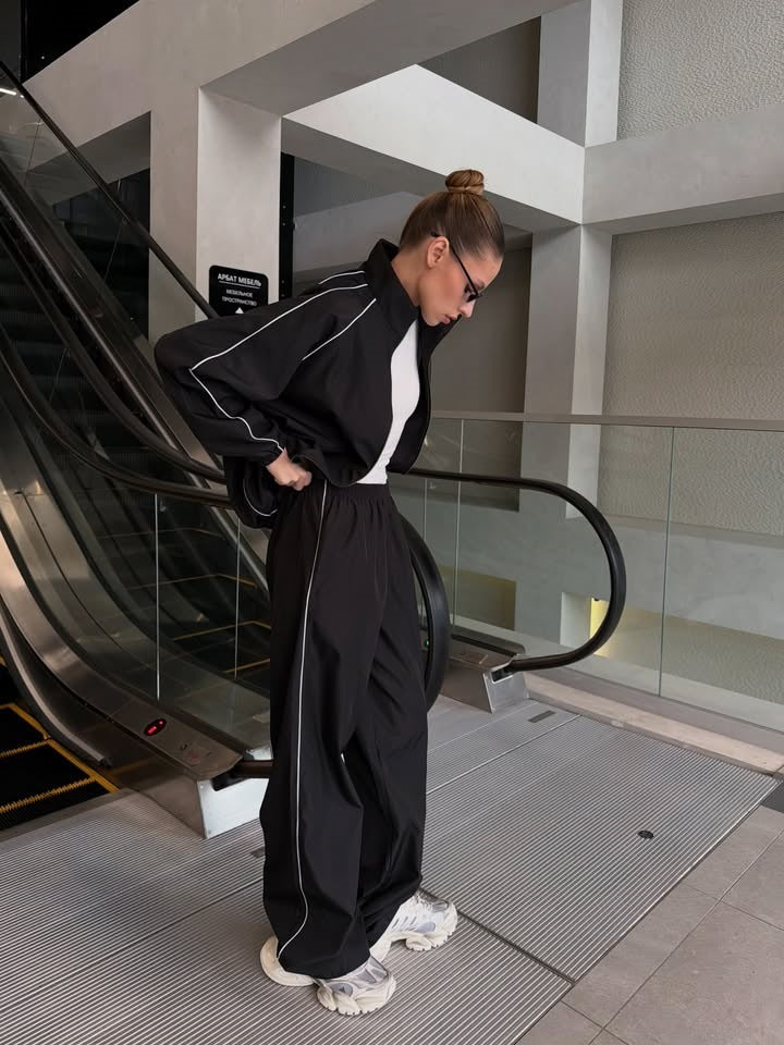 Damen Zweiteiliges Loungewear-Set mit Stehkragen-Zipjacke und weiter Bundfaltenhose Shop Nory