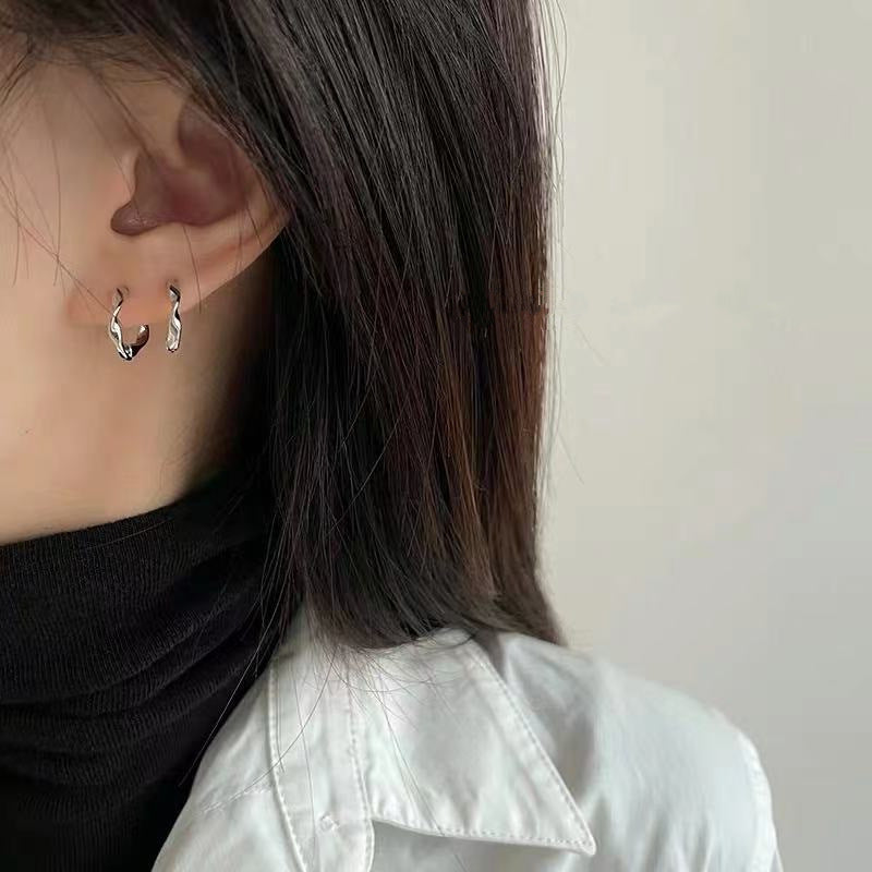Damen Ohrringe im modernen geschwungenen Design Shop Nory