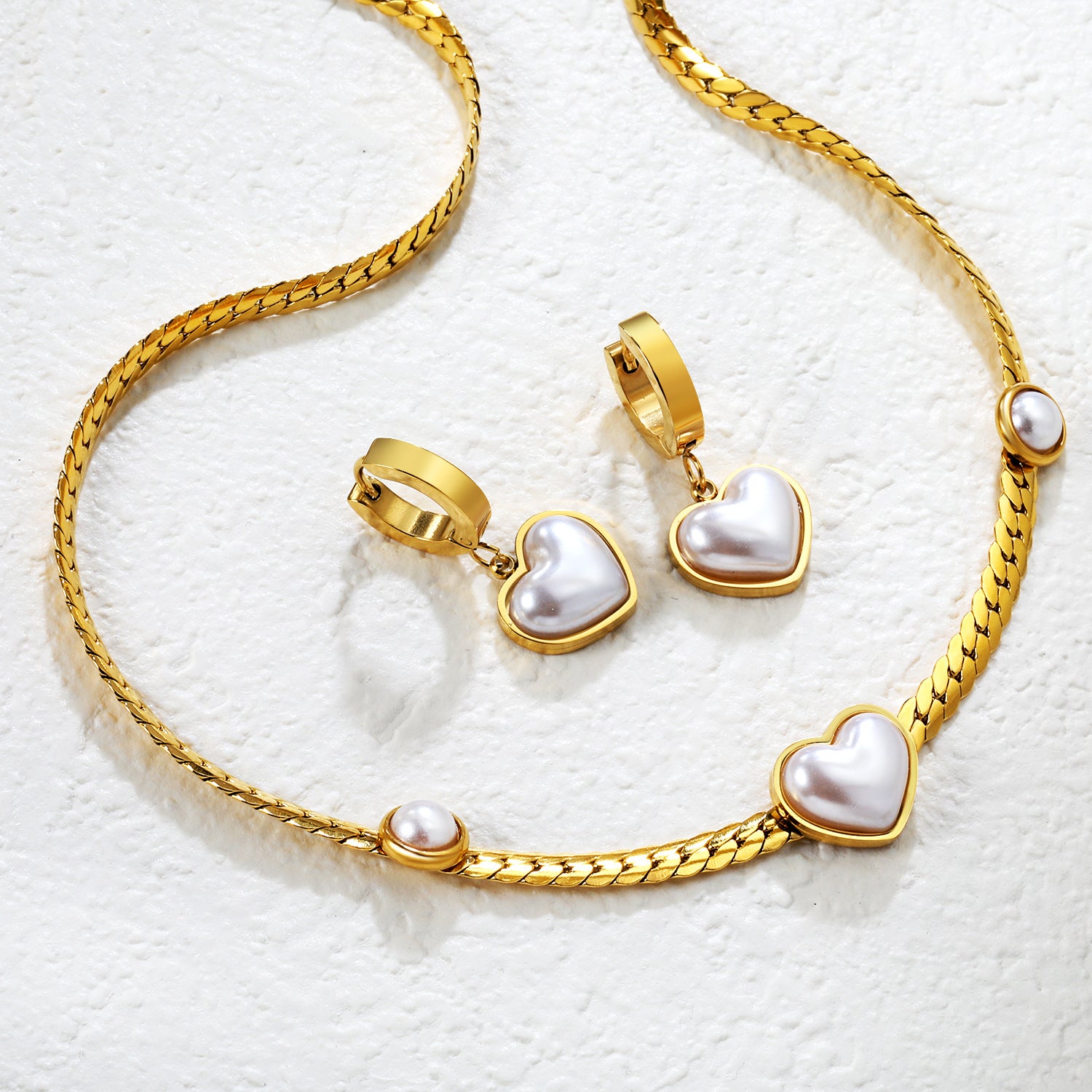 Damen Schmuckset mit herzförmigem Anhänger und eleganten Ohrsteckern Shop Nory