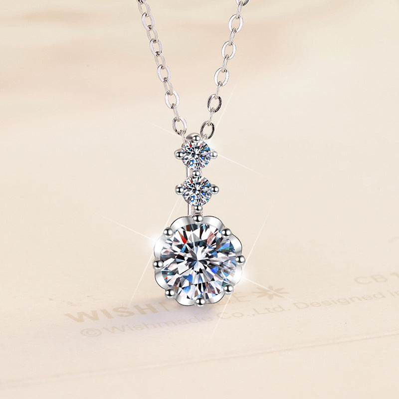 Damen Halskette mit funkelndem Anhänger und elegantem Design Shop Nory