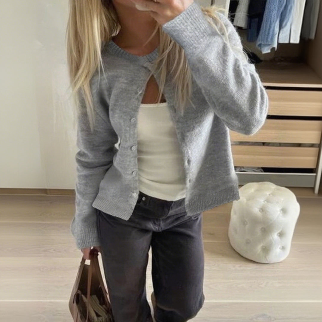 Damen nan kurzgeschnittene Kuschelstrick-Cardigan mit Rundhalsausschnitt und Perlmuttknöpfen Shop Nory