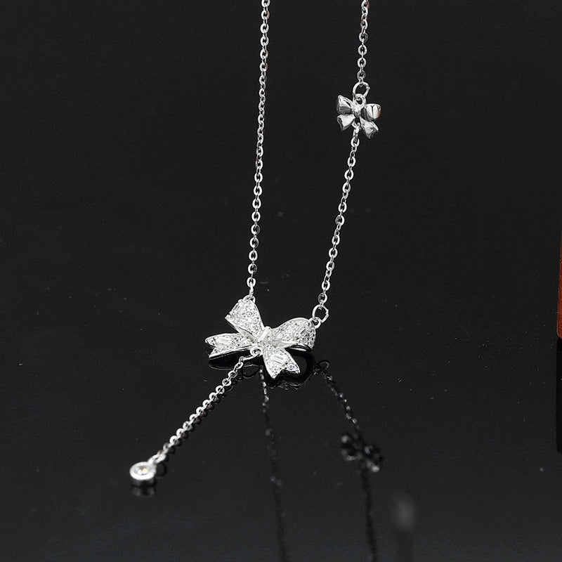 Damen Halskette mit filigranem Schmetterlingsdesign und funkelnden Zirkonia Shop Nory