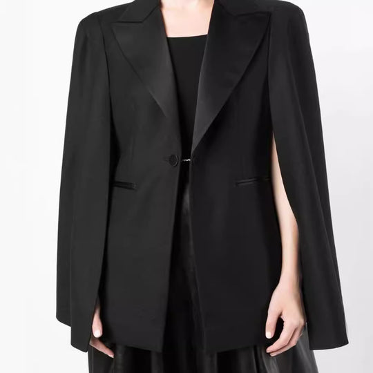 Damen Cape-Blazer mit Schlitzen an den Ärmeln und Satinrevers Shop Nory