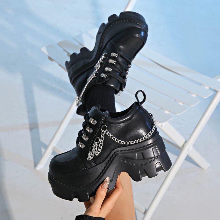 Damen Plateau-Chunky-Sneaker mit Metallketten und ausgeprägter Profilsohle Shop Nory