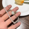 Damen Armband mit zarter Perlenverzierung und eleganter Rosenapplikation Shop Nory