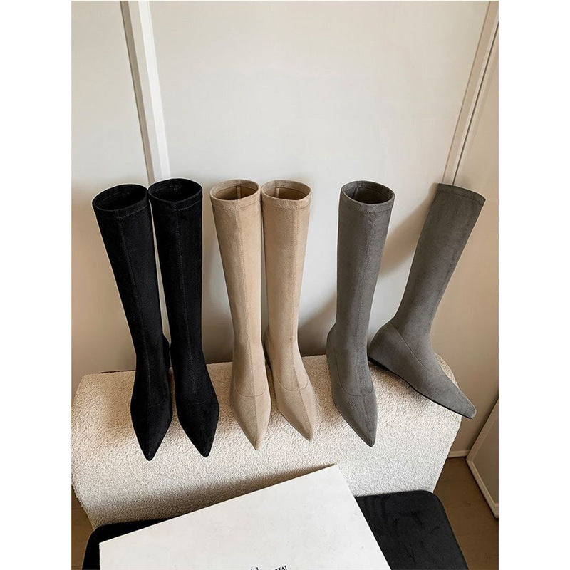 Damen Kniehohe Stretch‑Stiefel mit spitzer Zehenpartie und integriertem Keilabsatz Shop Nory