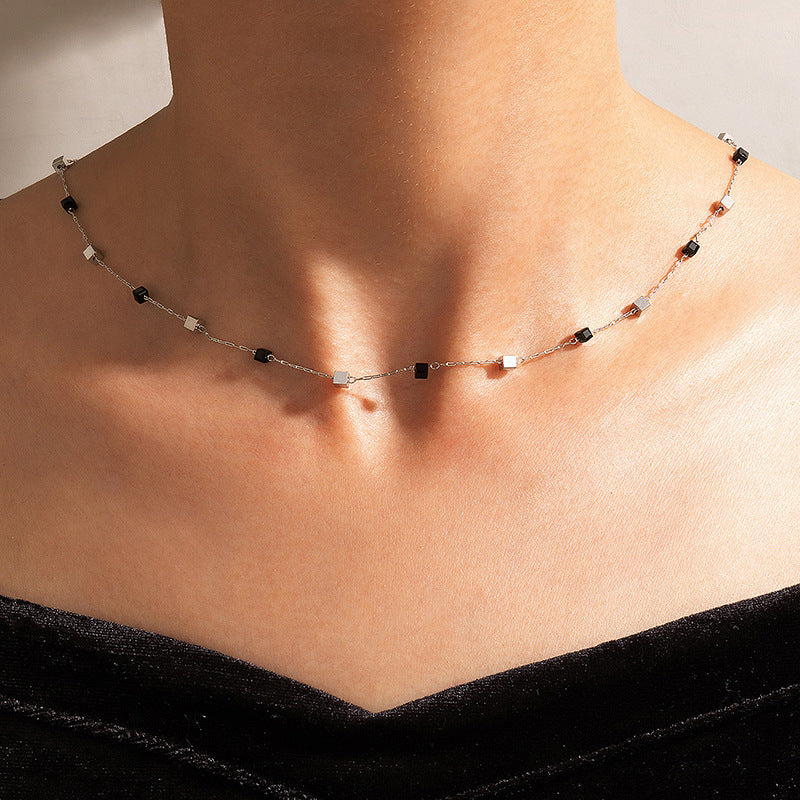 Damen zeitlose Halskette mit geometrischen Elementen Shop Nory
