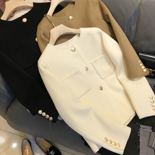 Damen Stilvolle Kurzjacke mit Knopfdetails Shop Nory