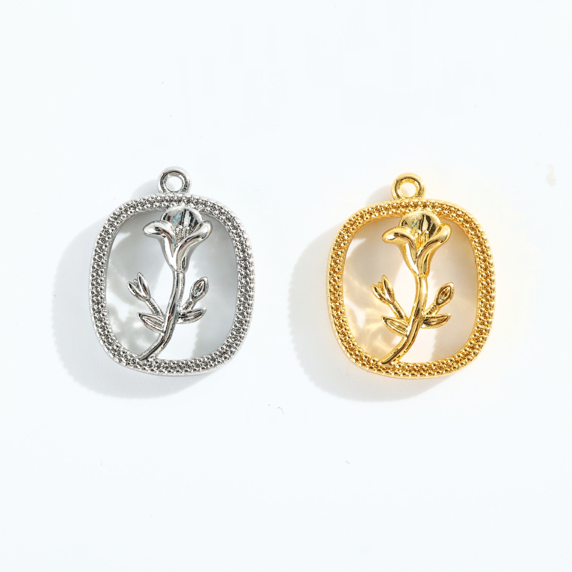 Schmuckanhänger mit floralem Design Shop Nory