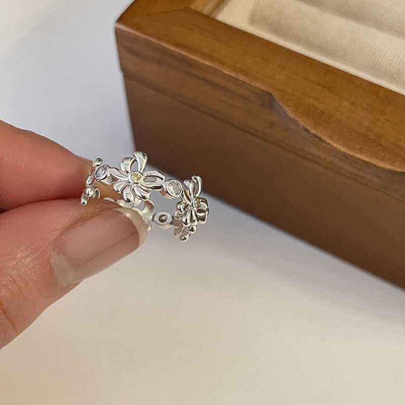 Damenring mit floralen Akzenten und filigranem Design Shop Nory