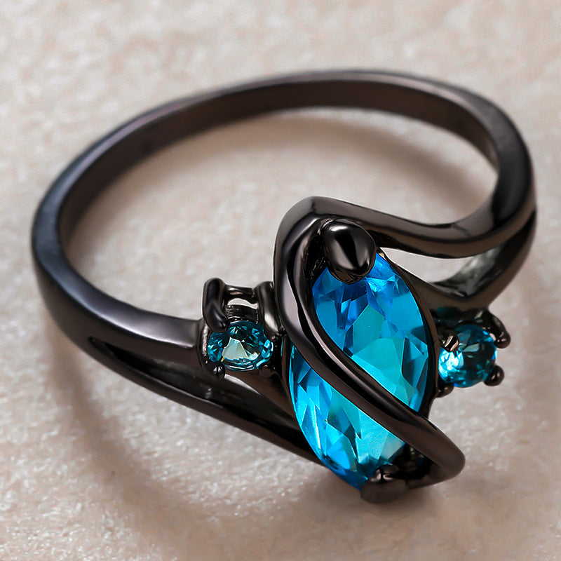 Damen Ring mit kunstvollem Zirkon-Einsatz und eleganter schwarzer Fassung Shop Nory