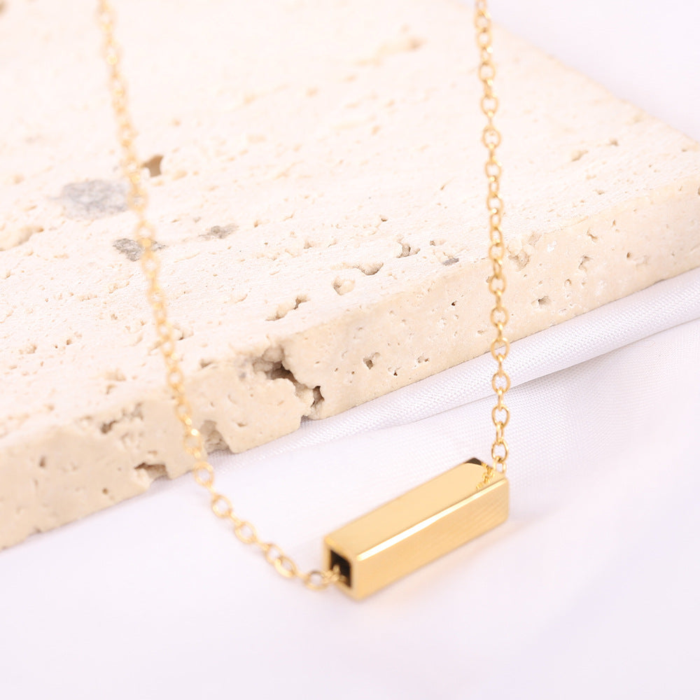 Damen Halskette mit minimalistischer Gravurplatte und feiner Gliederkette Shop Nory