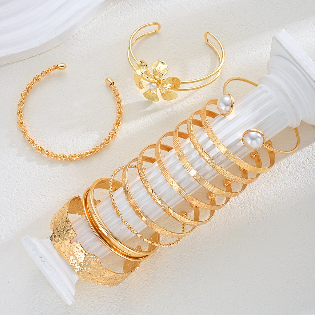 Damen Armreifen-Set mit extravaganten Designs und eleganten Perlenakzenten Shop Nory