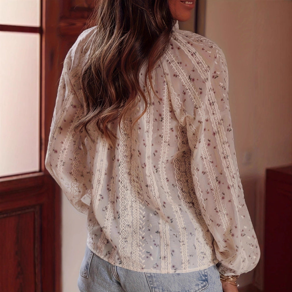 Damen Bluse mit feinen Spitzendetails und floralen Mustern