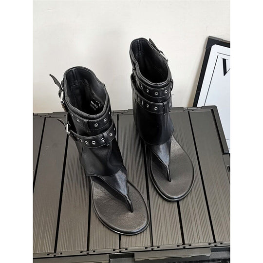 Damen Knöchelhohe Zehensteg-Sandaletten im Biker-Look mit Doppelgürtel und Ösenbesatz Shop Nory