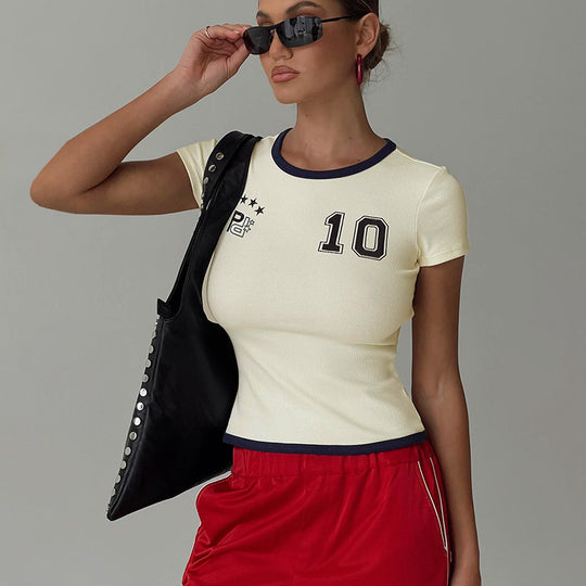 Damen Figurbetontes geripptes T-Shirt mit Logoprint und Kontrastkragen Shop Nory