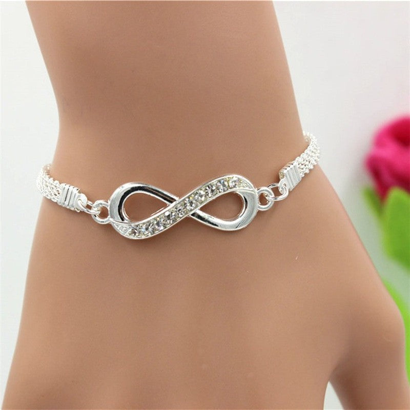 Damen Armband-Set mit funkelndem Herz-, Unendlichkeit- und Kristall-Design Shop Nory