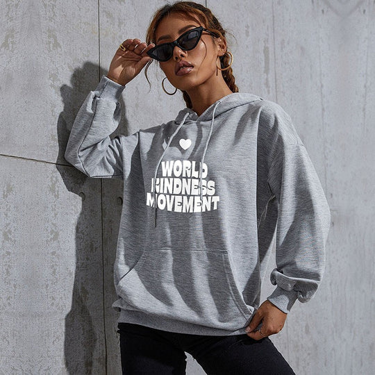 Damen Lässiger Oversize-Kapuzenpullover mit Statement-Print, Kängurutasche und Rippbündchen Shop Nory