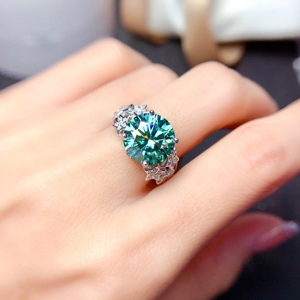 Damenring mit strahlendem, rundem Edelstein und funkelnden Zirkonia-Highlights Shop Nory