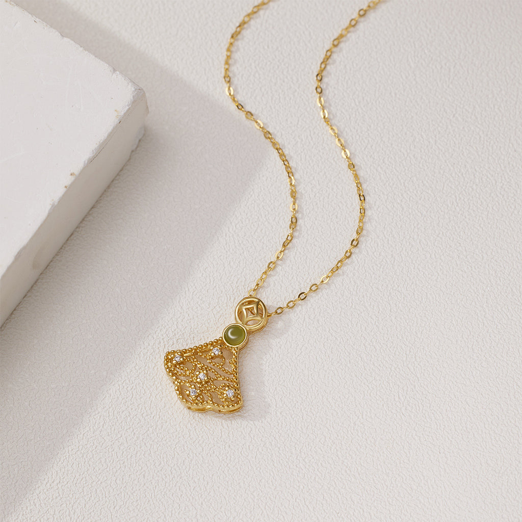 Damen filigrane Halskette mit kunstvollem Anhänger aus goldfarbenem Metall und Zirkonia-Verzierungen Shop Nory