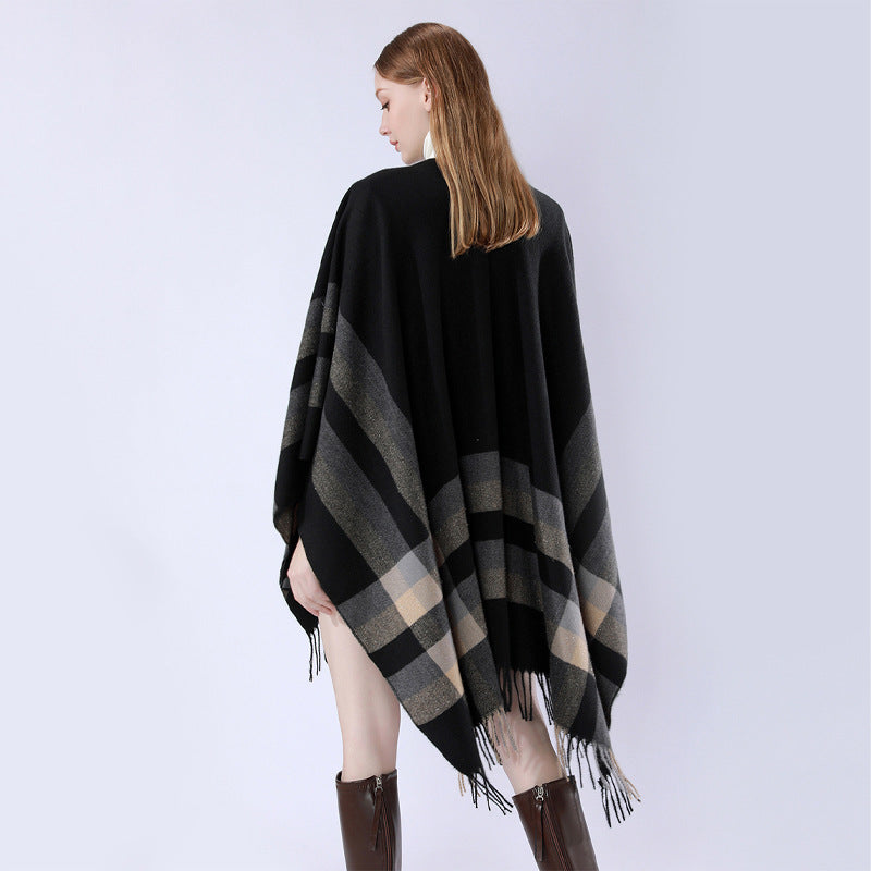 Damen Wollmix-Capeponcho im Oversize-Kimono mit Karomuster und Fransensaum Shop Nory