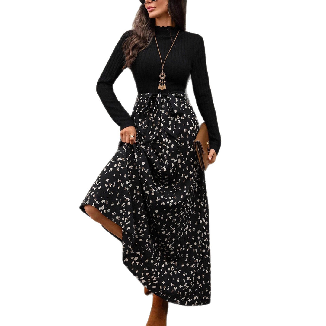 Damen Zweiteiliges Set aus Feinstrick‑Rollkragenoberteil und gemustertem Midaxi‑Rock mit Bindegürtel Shop Nory