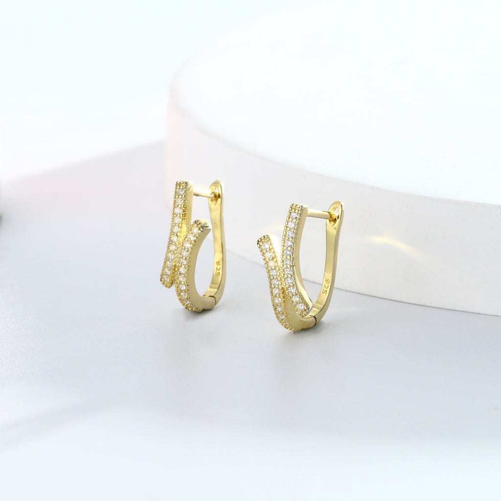Damen Creolen mit elegantem Zirkonbesatz und modernem geschwungenem Design Shop Nory
