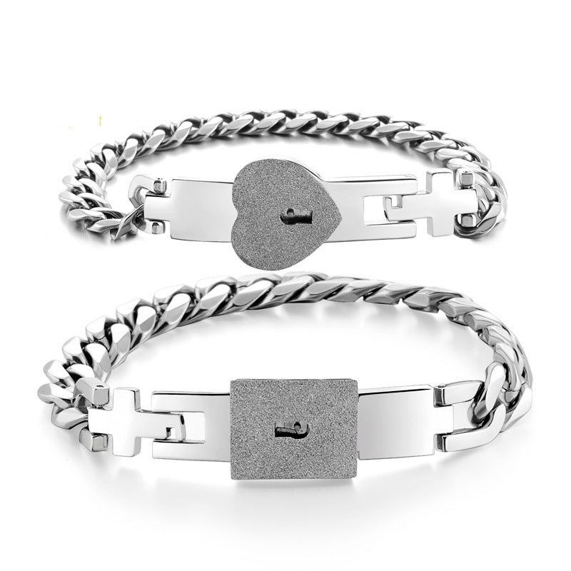 Damen Armband mit liebevollem Herzanhänger und grauer Zirkonia-Detail Shop Nory