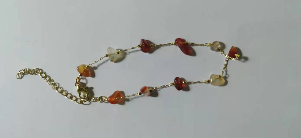 Damen Armband mit natürlichen Edelsteinen und goldfarbenen Akzenten Shop Nory