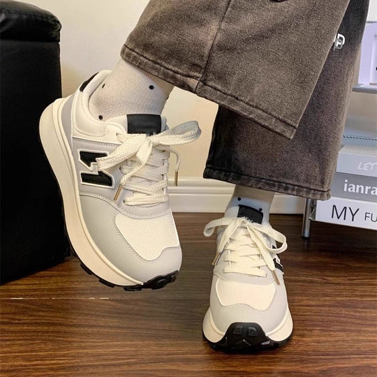 Damen Plateausneaker im Retro-Citystil mit skulpturierter Wedgesohle und atmungsaktiver Netzstruktur Shop Nory
