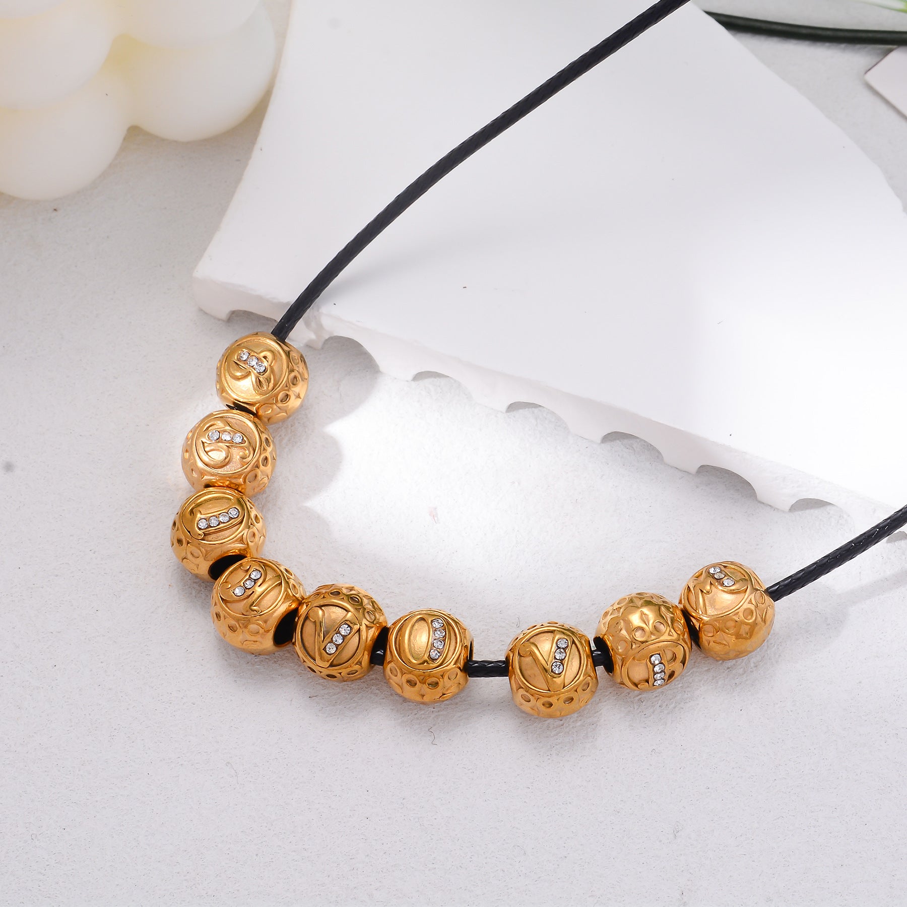 Damen Charm-Anhänger mit personalisiertem Buchstaben und funkelnden Kristallen Shop Nory