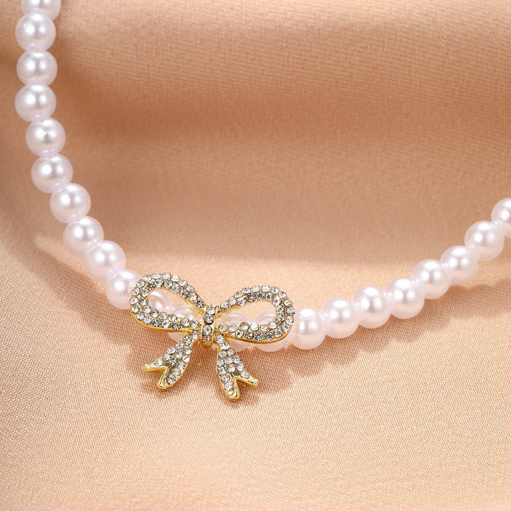 Damen Perlenhalskette mit glamourösem Schleifenanhänger Shop Nory
