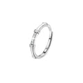 Damen eleganter Ring mit filigraner Detailarbeit und funkelnden Zirkonia Shop Nory