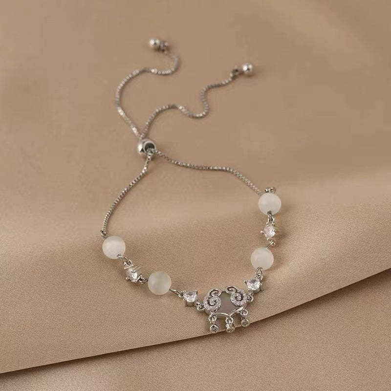 Damen Charmantes Schmuckarmband mit funkelnden Kristallakzenten Shop Nory