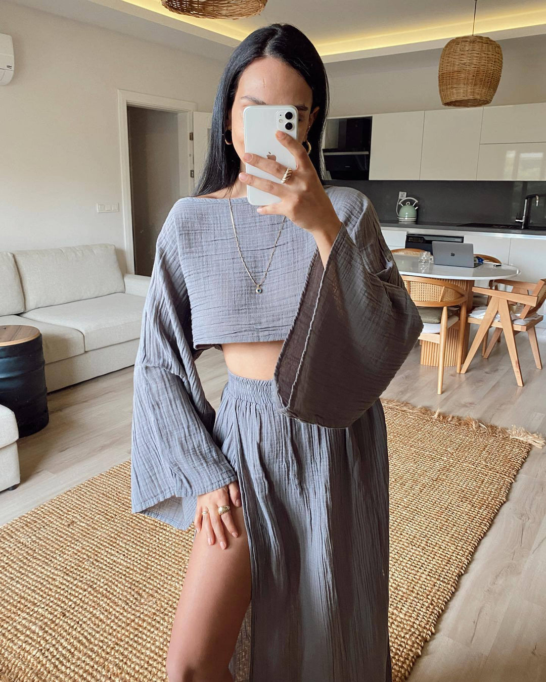 Damen luftiges Set aus cropped Oberteil und hoch geschnittenem Rock