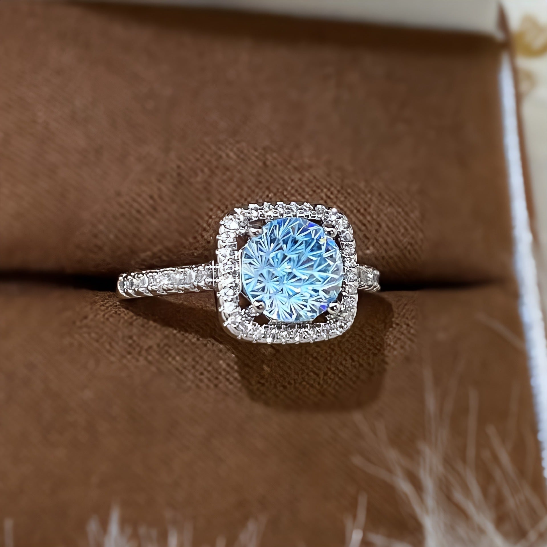 Damen glamouröser Schmuckring mit strahlendem Zirkonia Shop Nory