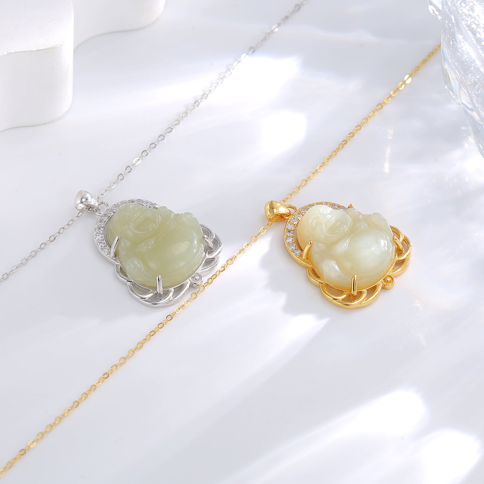 Damen Halskette mit Buddha-Anhänger und funkelnden Zirkonia Shop Nory