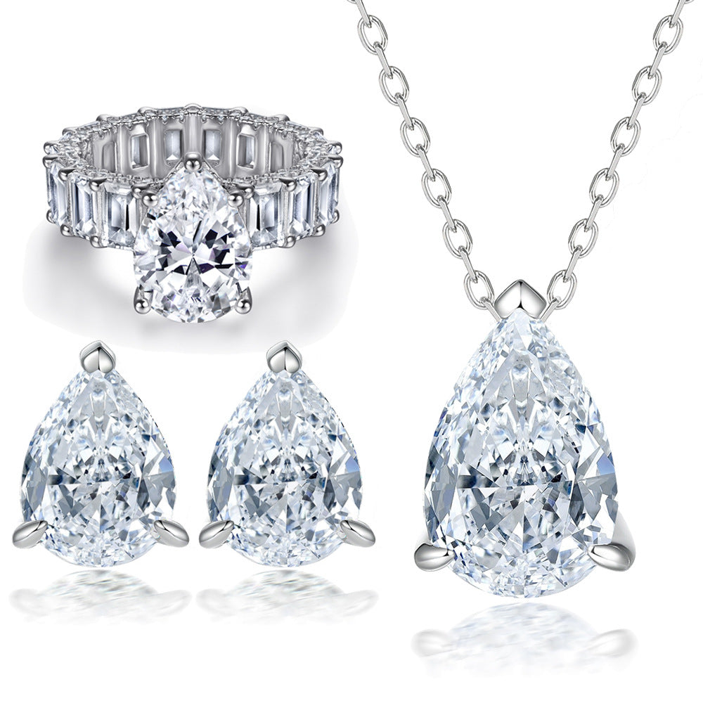 Damen Luxuriöser Ring mit tropfenförmigem Hauptstein und Zirkonia Shop Nory