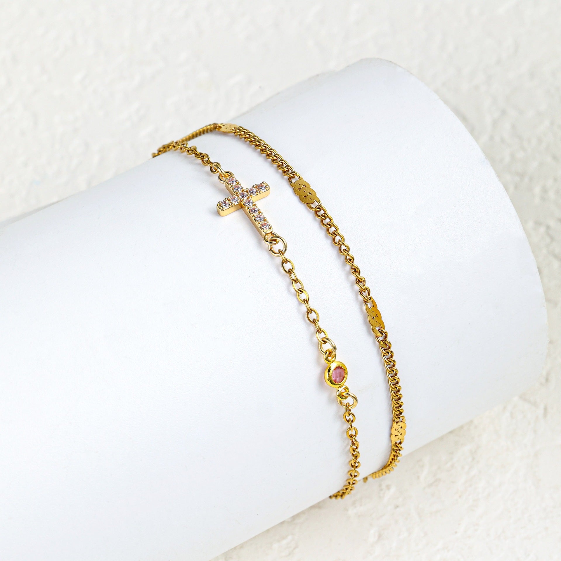 Damenarmband mit christlichem Kreuz und funkelnden Strasssteinen Shop Nory