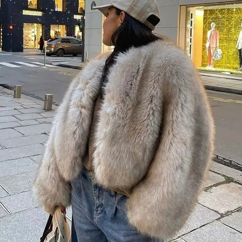 Damen Kurzjacke aus luxuriösem Hochflor‑Faux‑Fur mit kastiger Silhouette und voluminösen Ärmeln Shop Nory
