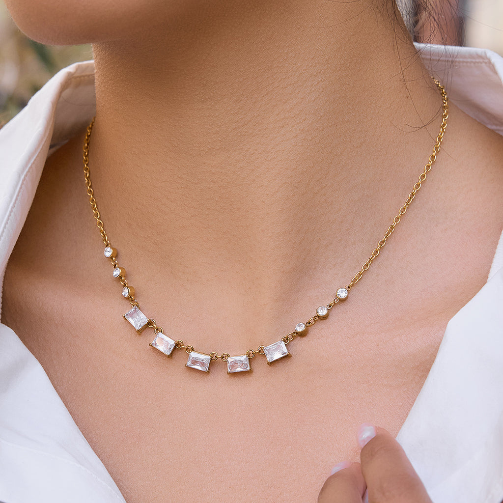 Damen Halskette mit funkelnden Zirkonia-Elementen und verlängerbarem Edelstahlverschluss Shop Nory